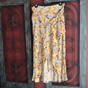 Fluttery skirt high low